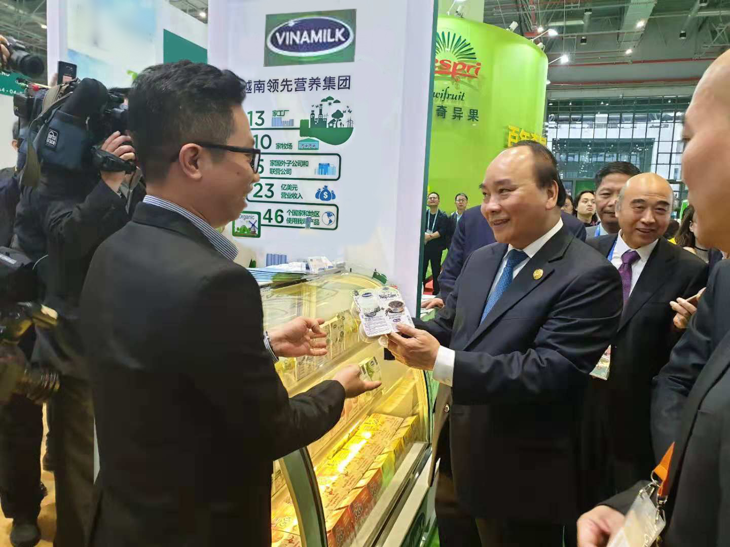 Sản[-]phẩm[-]Vinamilk[-]ra[-]mắt[-]người[-]tiêu[-]dùng[-]Trung[-]Quốc[-]tại[-]CIIE[-]2018